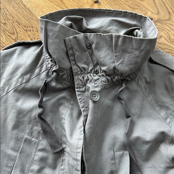 Gap Women's Light Gray Utility Jacket (3) - Picture 6 of 13